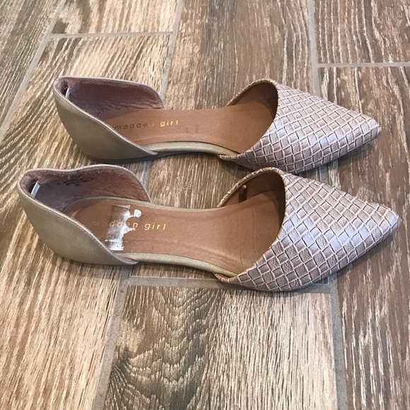 ⭐️ 2/$20 Madden Girl Pointed Toe Flats Size 8 - Picture 2 of 5